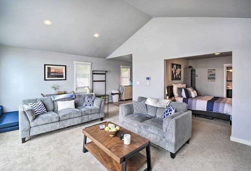 Manette Waterfront: Kayak The Bay & Walk To Town!