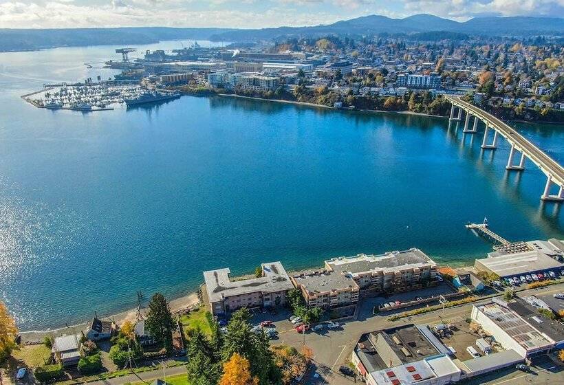 Manette Waterfront: Kayak The Bay & Walk To Town!