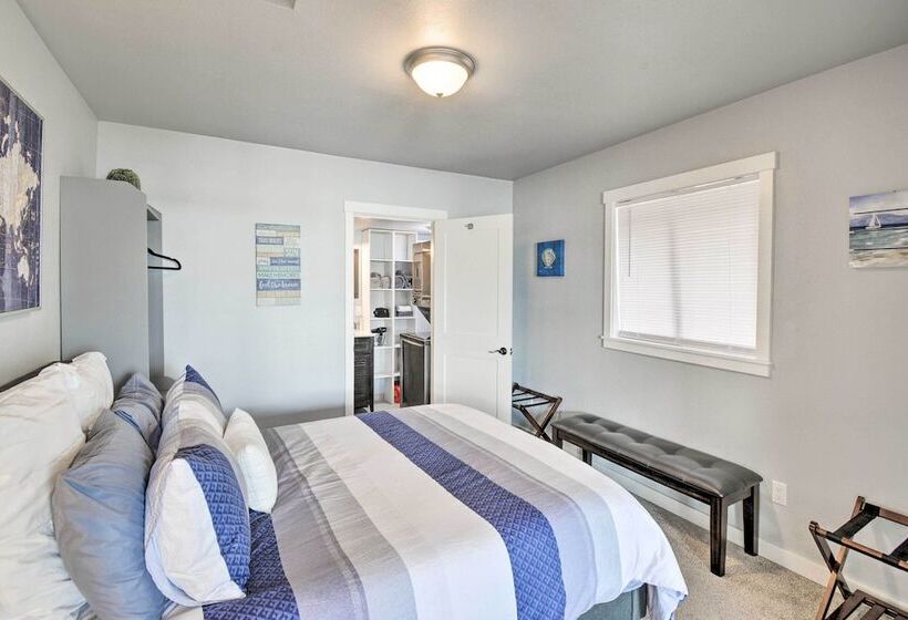 Manette Waterfront: Kayak The Bay & Walk To Town!