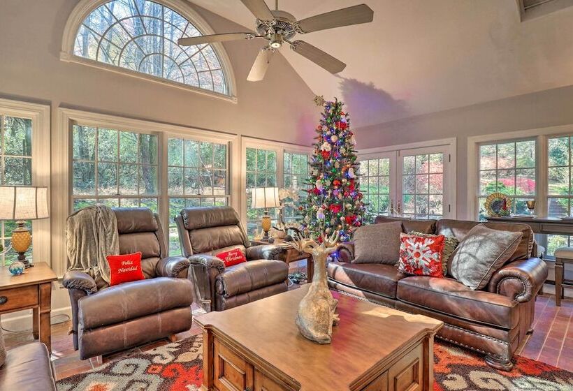 Million Dollar Estate By Downtown Franklin!