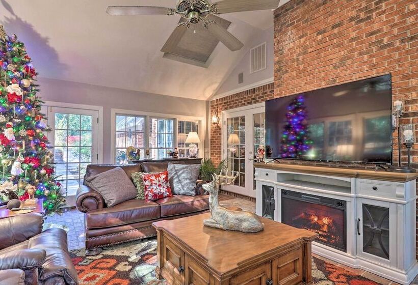 Million Dollar Estate By Downtown Franklin!