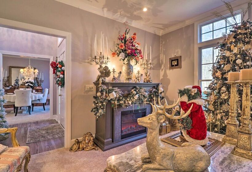 Million Dollar Estate By Downtown Franklin!