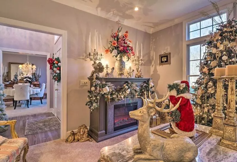 Million Dollar Estate By Downtown Franklin!