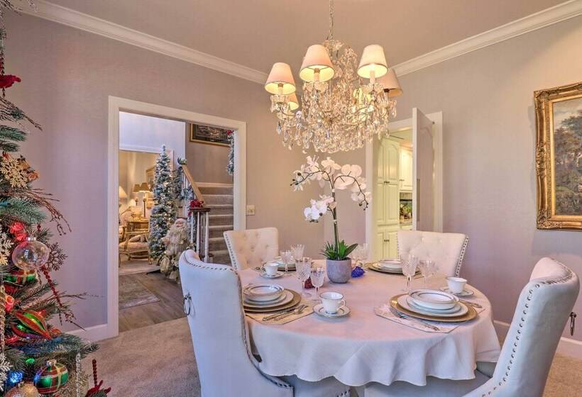 Million Dollar Estate By Downtown Franklin!