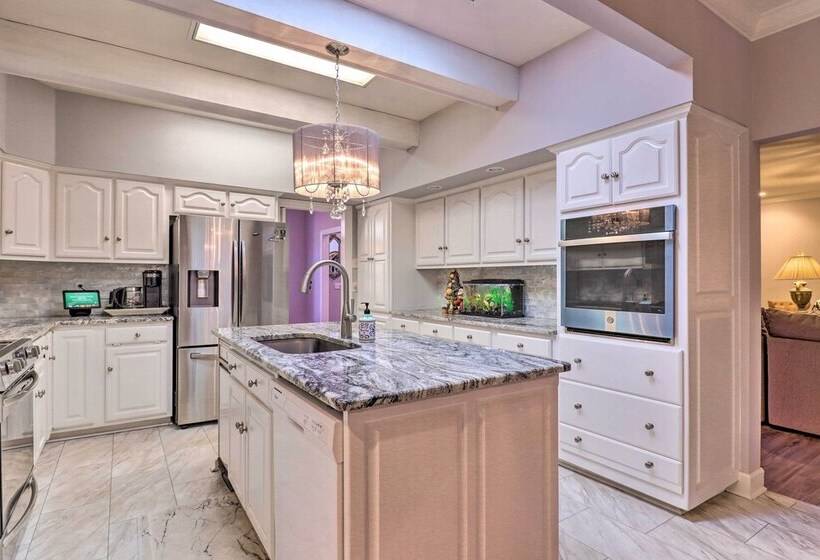 Million Dollar Estate By Downtown Franklin!