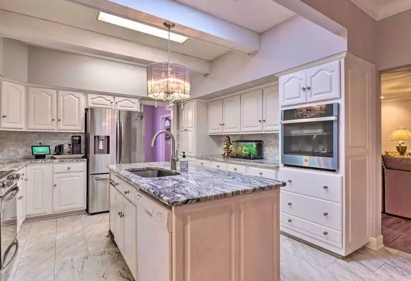 Million Dollar Estate By Downtown Franklin!