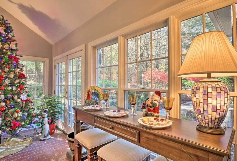 Million Dollar Estate By Downtown Franklin!