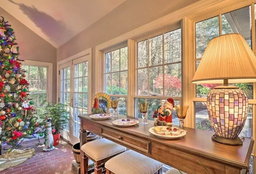 Million Dollar Estate By Downtown Franklin!