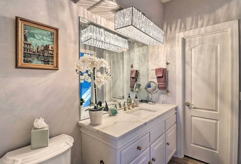 Million Dollar Estate By Downtown Franklin!