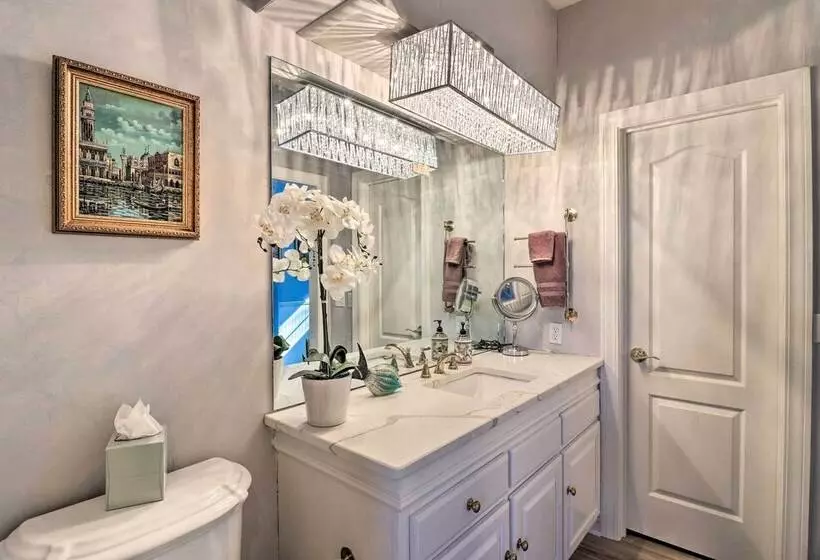 Million Dollar Estate By Downtown Franklin!