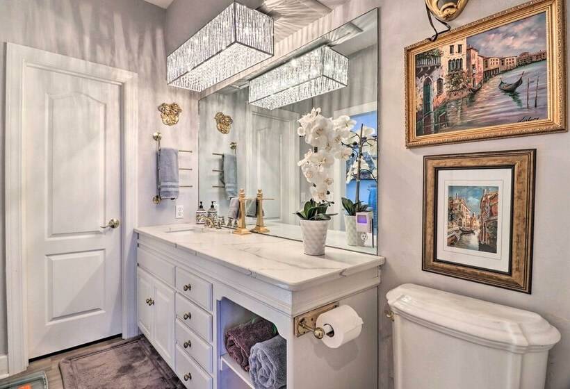 Million Dollar Estate By Downtown Franklin!