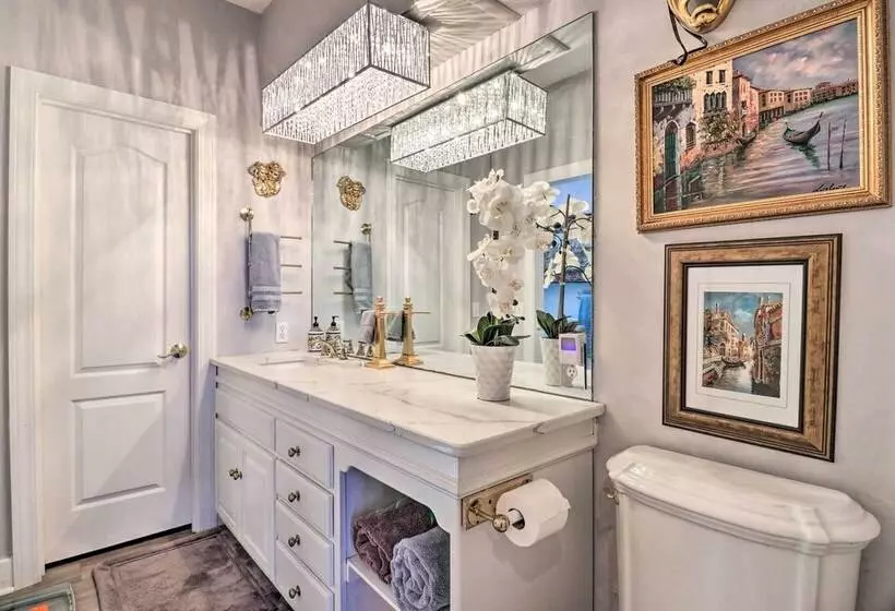 Million Dollar Estate By Downtown Franklin!