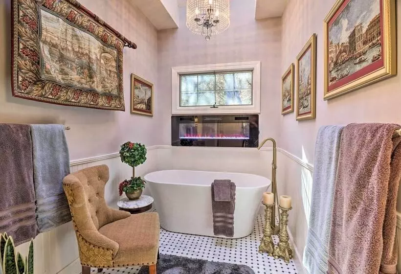 Million Dollar Estate By Downtown Franklin!