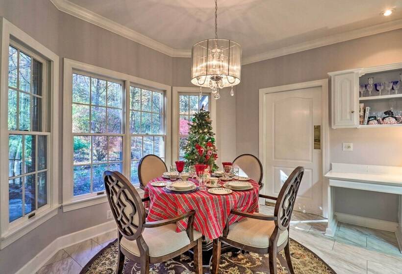 Million Dollar Estate By Downtown Franklin!