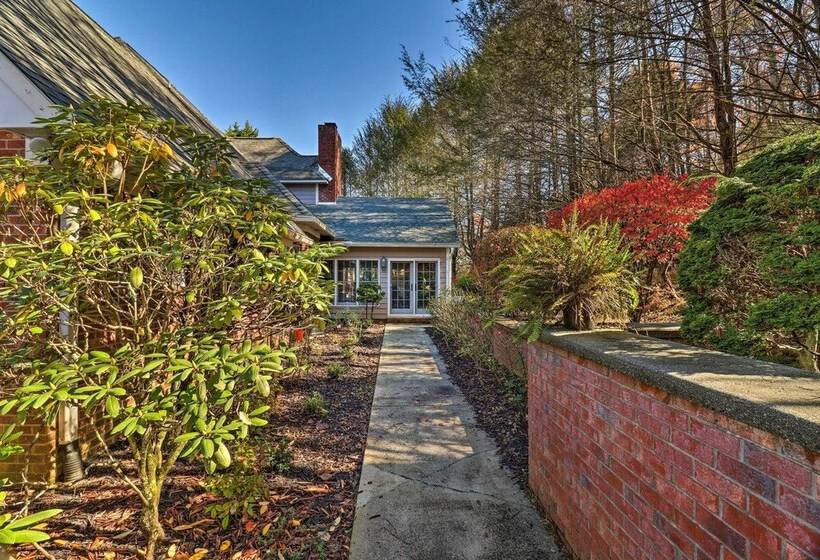 Million Dollar Estate By Downtown Franklin!