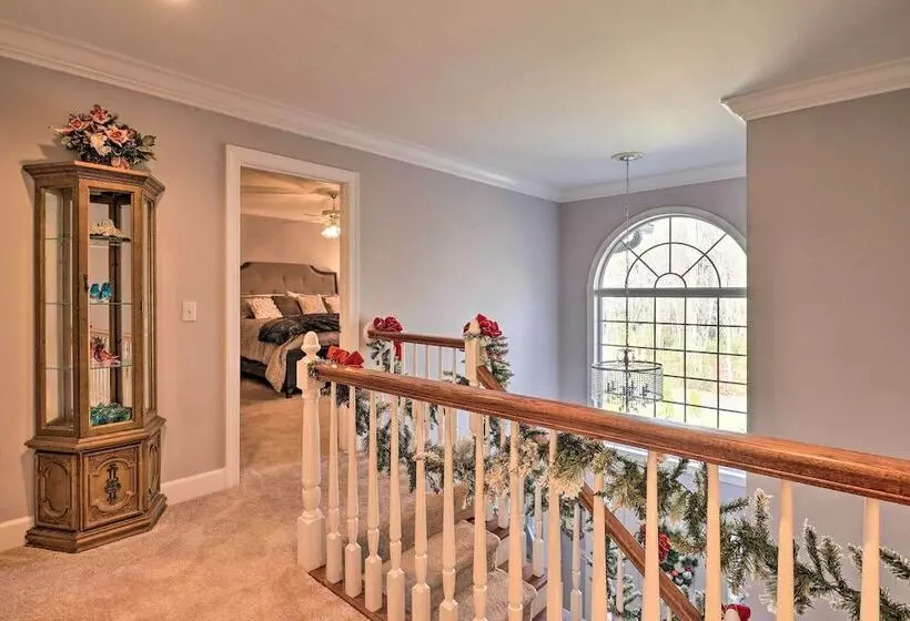 Million Dollar Estate By Downtown Franklin!