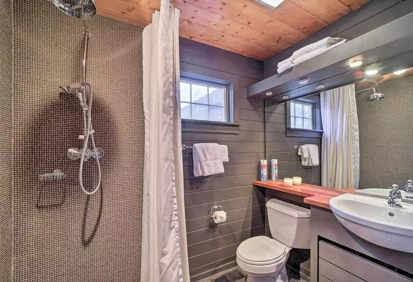 Mirror Lake Cabin ~ 1 Mi To Dtwn Highlands!