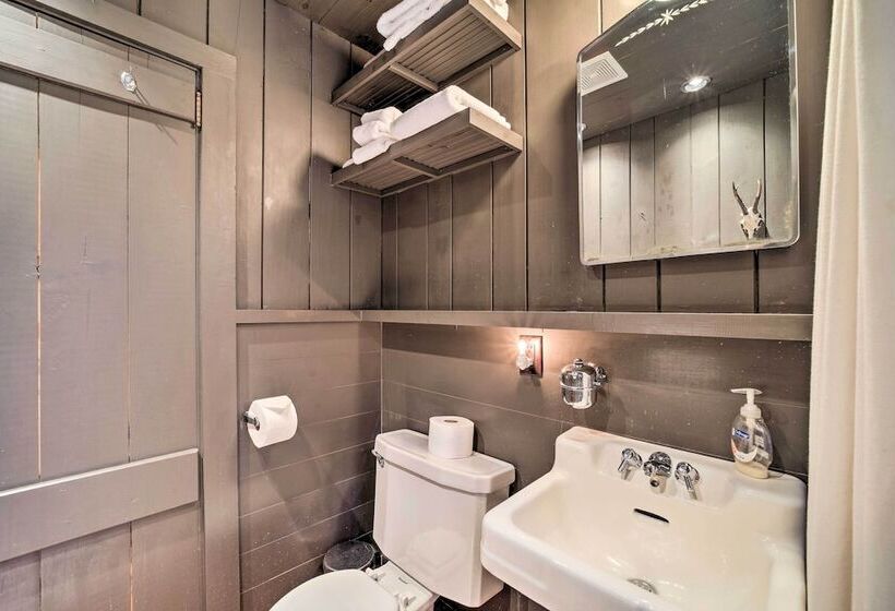 Mirror Lake Cabin ~ 1 Mi To Dtwn Highlands!