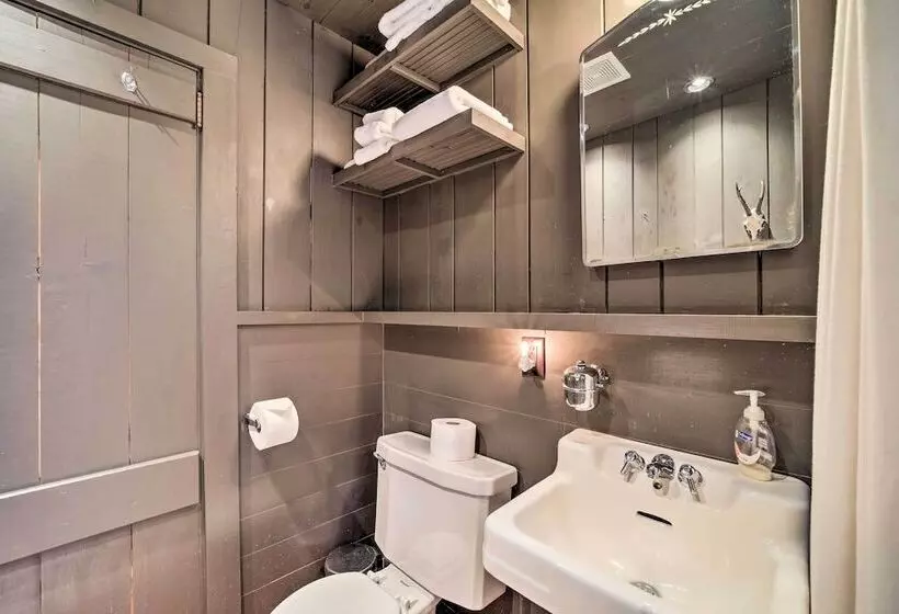 Mirror Lake Cabin ~ 1 Mi To Dtwn Highlands!