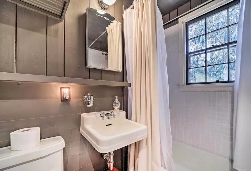 Mirror Lake Cabin ~ 1 Mi To Dtwn Highlands!