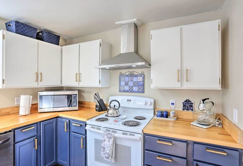 Mountain View Lead Home W/ Patio + Fire Pit!