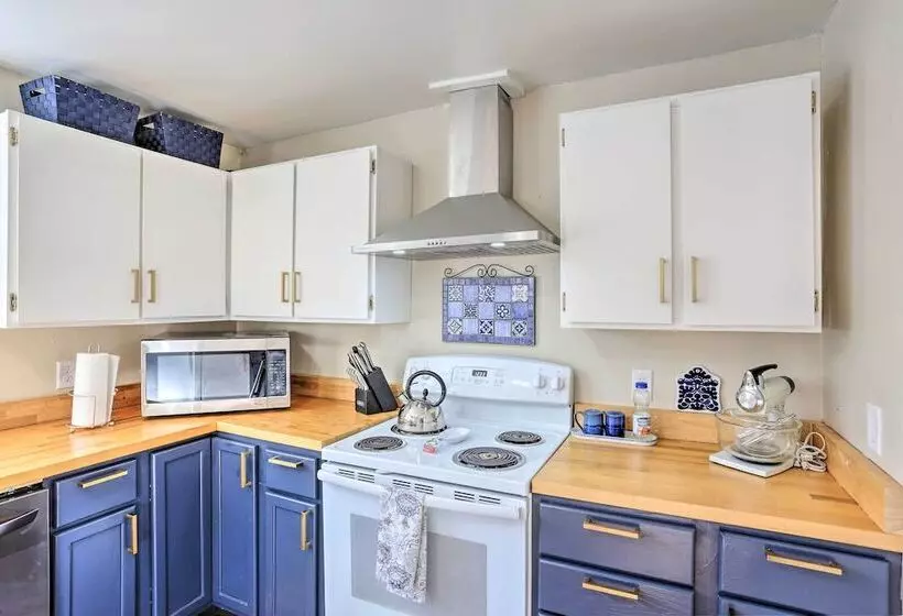 Mountain View Lead Home W/ Patio + Fire Pit!