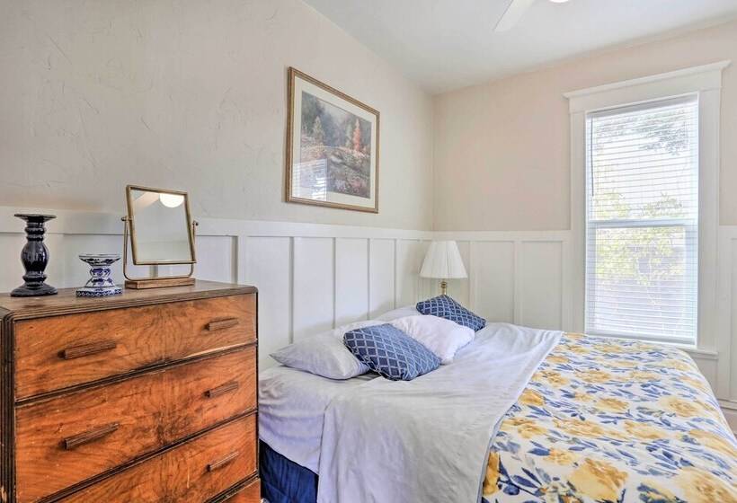 Mountain View Lead Home W/ Patio + Fire Pit!