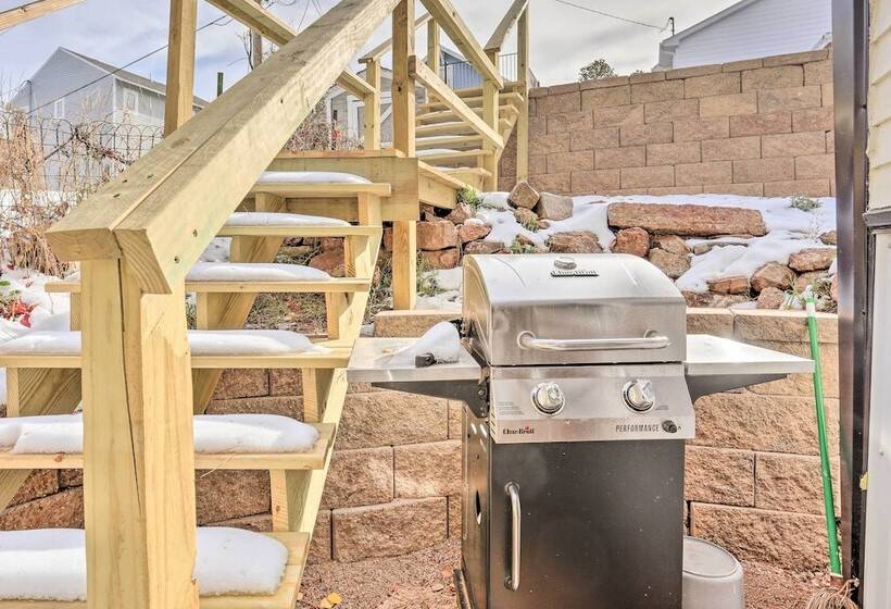 Mountain View Lead Home W/ Patio + Fire Pit!