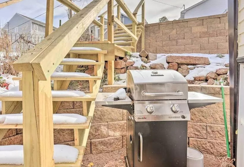 Mountain View Lead Home W/ Patio + Fire Pit!