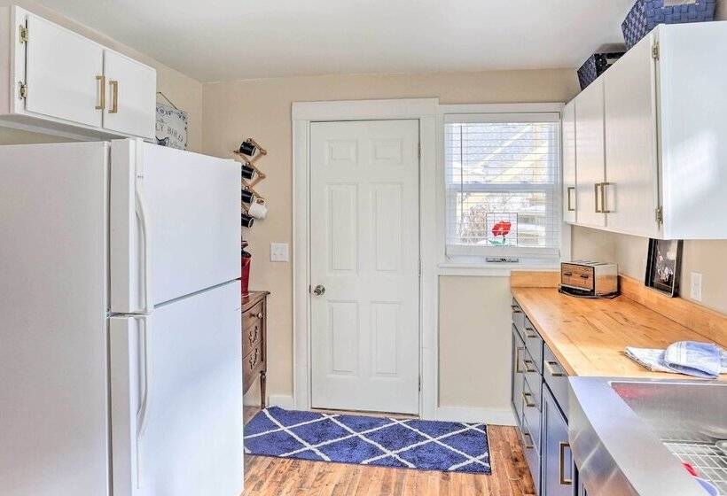 Mountain View Lead Home W/ Patio + Fire Pit!