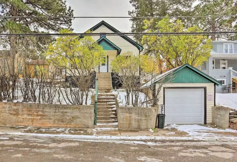 Mountain View Lead Home W/ Patio + Fire Pit!