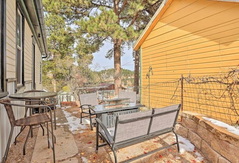 Mountain View Lead Home W/ Patio + Fire Pit!