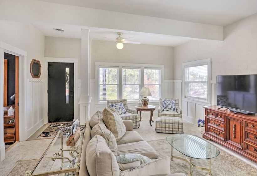 Mountain View Lead Home W/ Patio + Fire Pit!