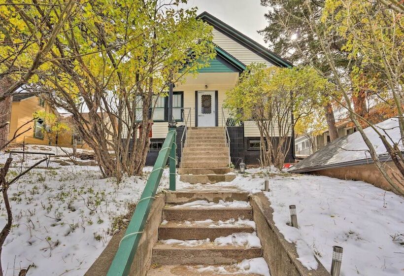 Mountain View Lead Home W/ Patio + Fire Pit!