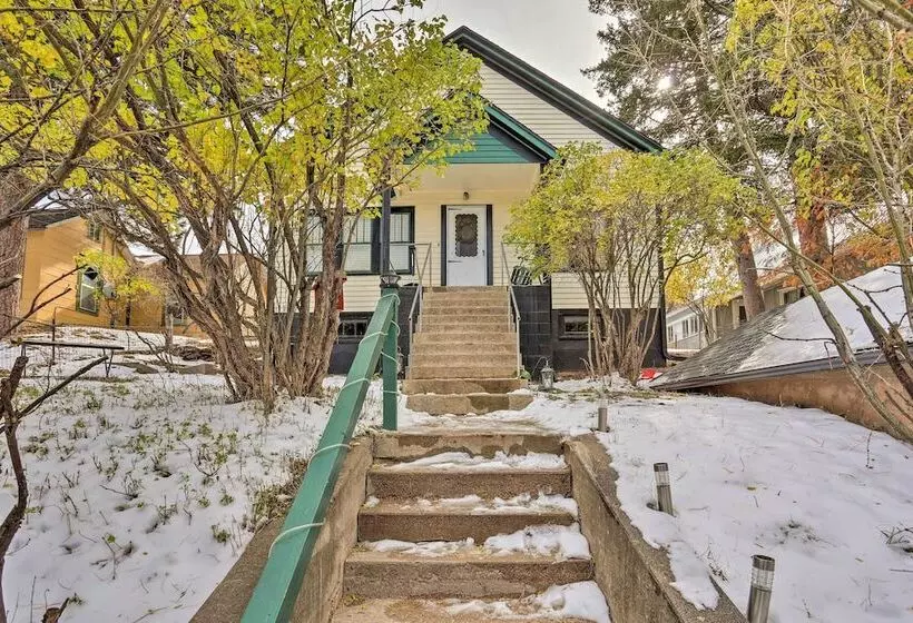 Mountain View Lead Home W/ Patio + Fire Pit!