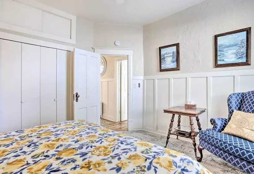 Mountain View Lead Home W/ Patio + Fire Pit!