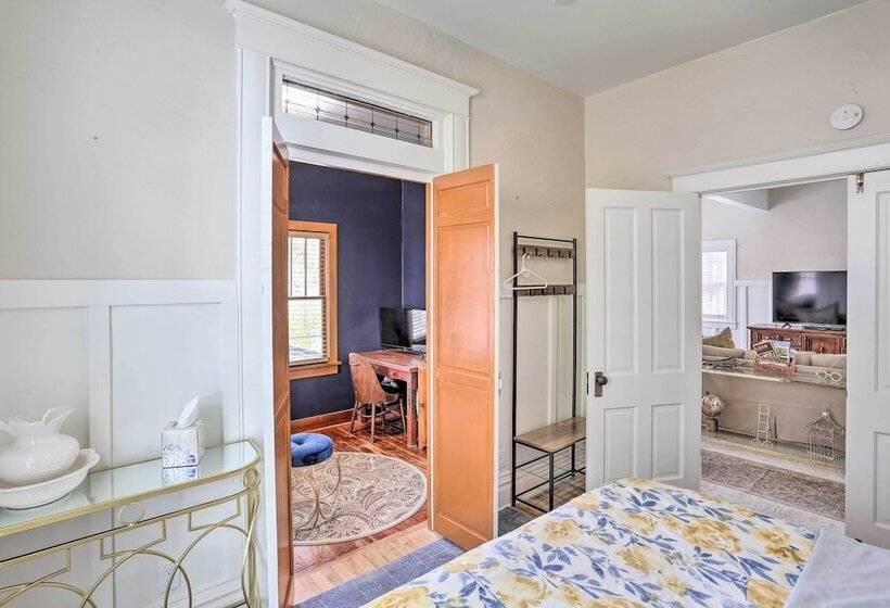 Mountain View Lead Home W/ Patio + Fire Pit!