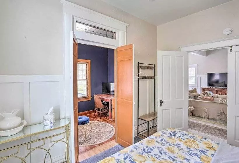 Mountain View Lead Home W/ Patio + Fire Pit!