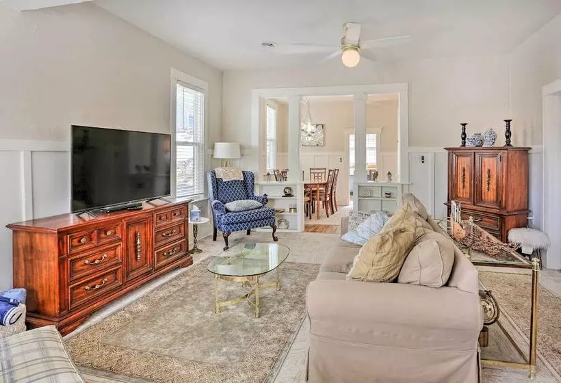 Mountain View Lead Home W/ Patio + Fire Pit!