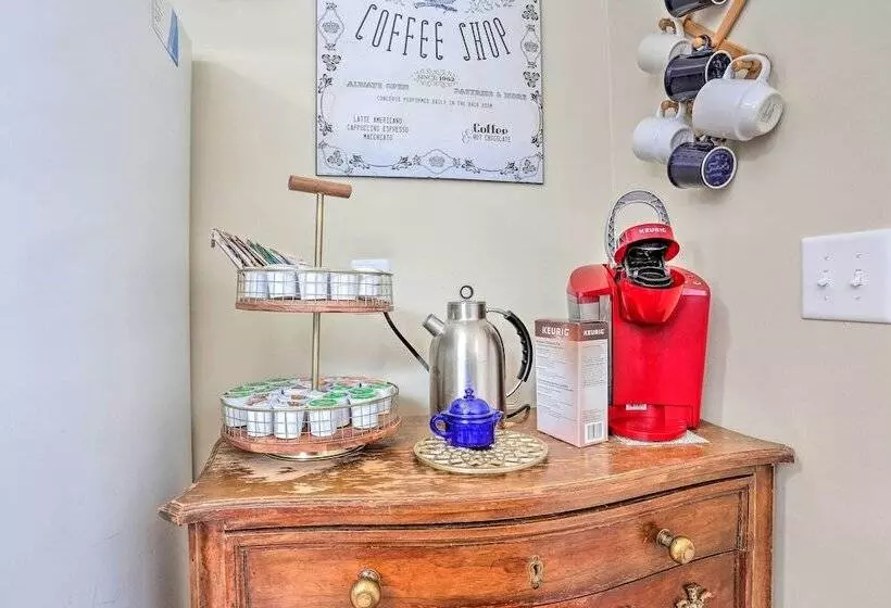 Mountain View Lead Home W/ Patio + Fire Pit!