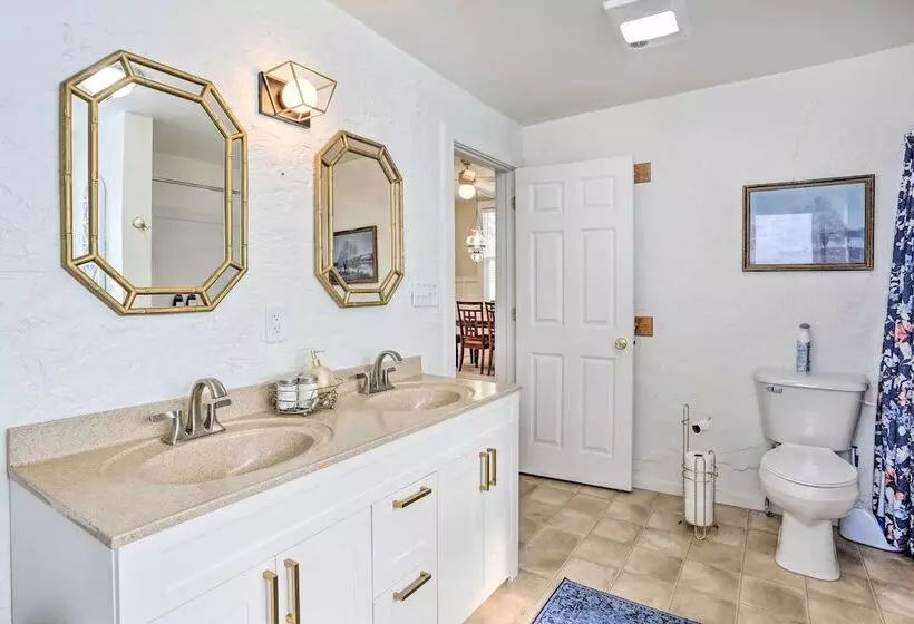 Mountain View Lead Home W/ Patio + Fire Pit!