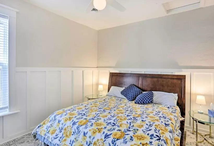 Mountain View Lead Home W/ Patio + Fire Pit!