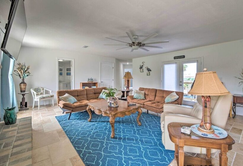 Newly Remodeled Gem On Homosassa River Canal!