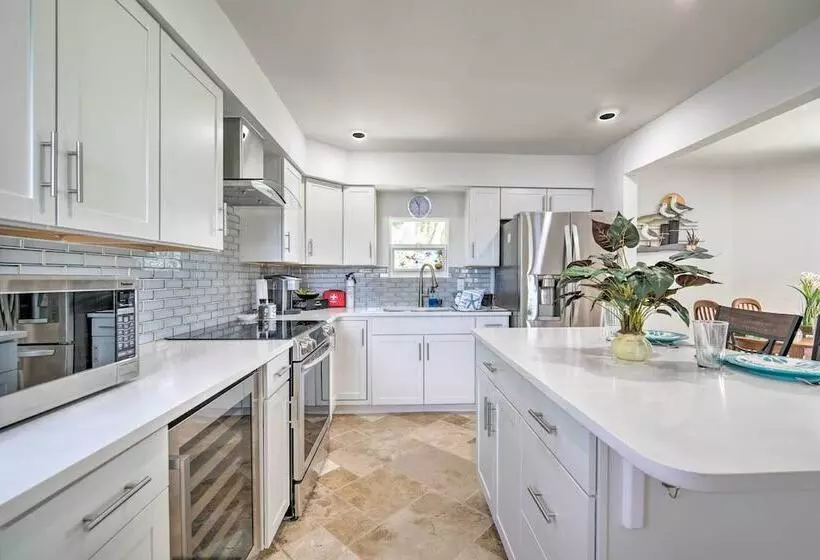 Newly Remodeled Gem On Homosassa River Canal!