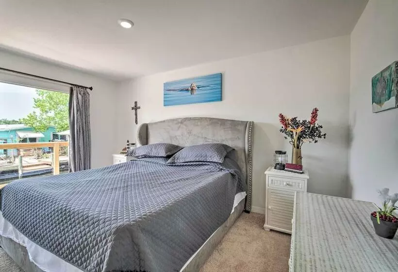 Newly Remodeled Gem On Homosassa River Canal!