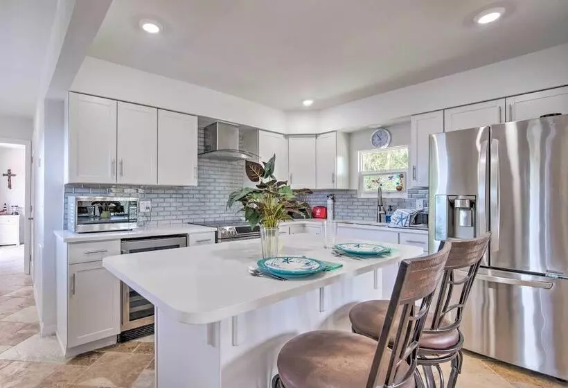 Newly Remodeled Gem On Homosassa River Canal!