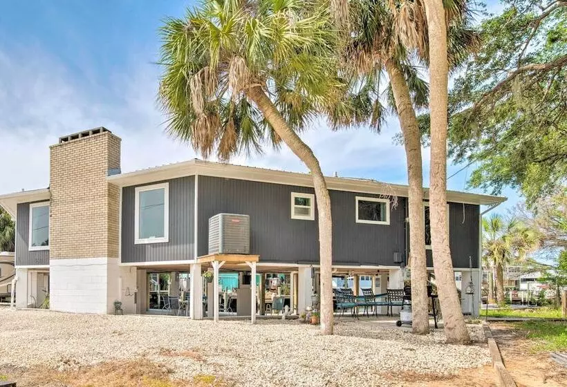 Newly Remodeled Gem On Homosassa River Canal!
