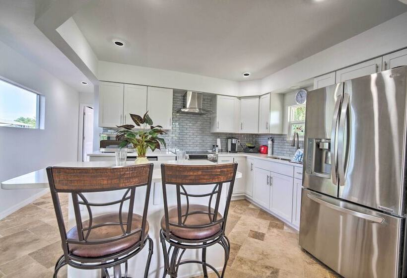 Newly Remodeled Gem On Homosassa River Canal!