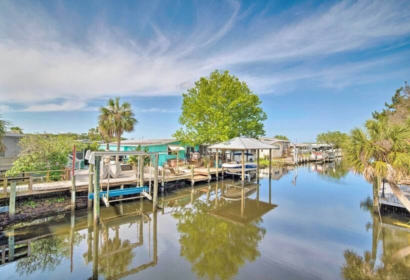 Newly Remodeled Gem On Homosassa River Canal!