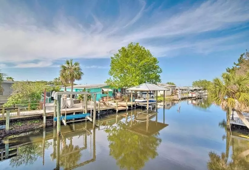 Newly Remodeled Gem On Homosassa River Canal!